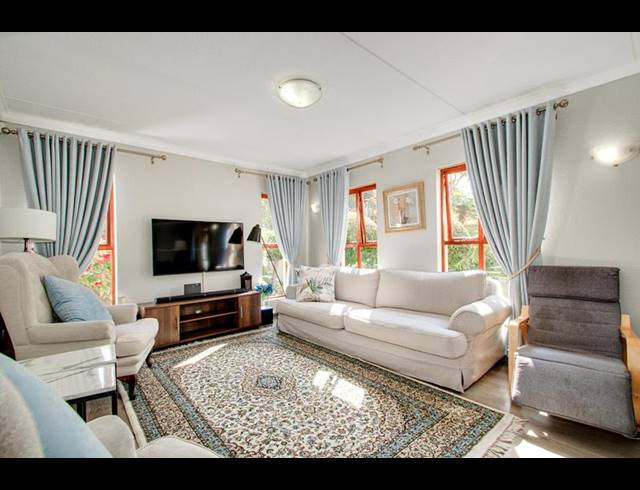 4 BEDROOM HOUSE FOR SALE IN LONEHILL